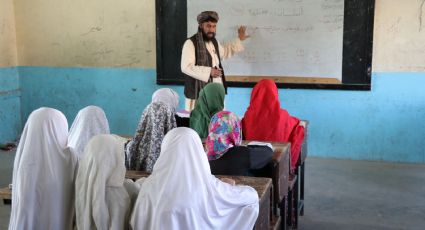 Talibanes permitirán "pronto" a todas las niñas regresar a las escuelas