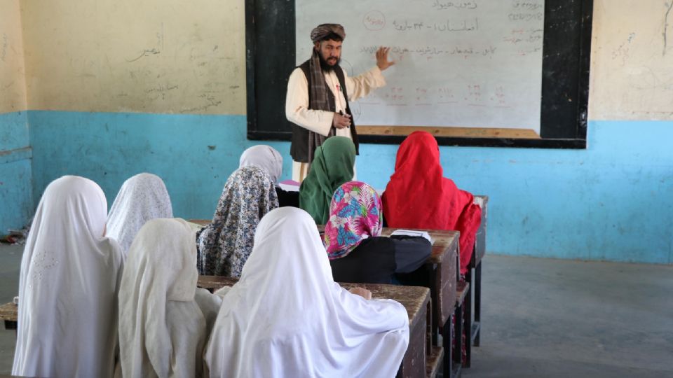 Niñas en clases de Afganistán.