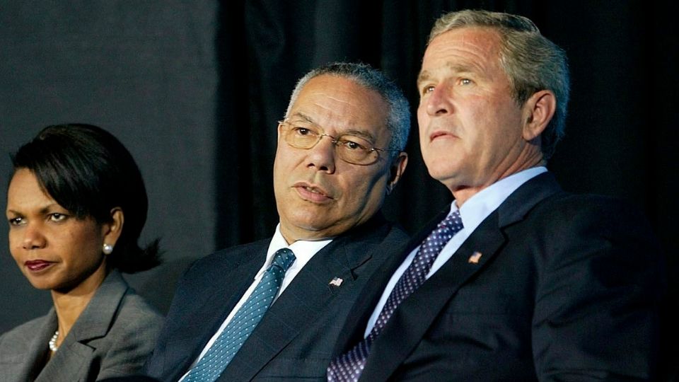 George W. Bush con Colin Powell en el año 2003. Foto: EFE / EPA / Shawn Thew