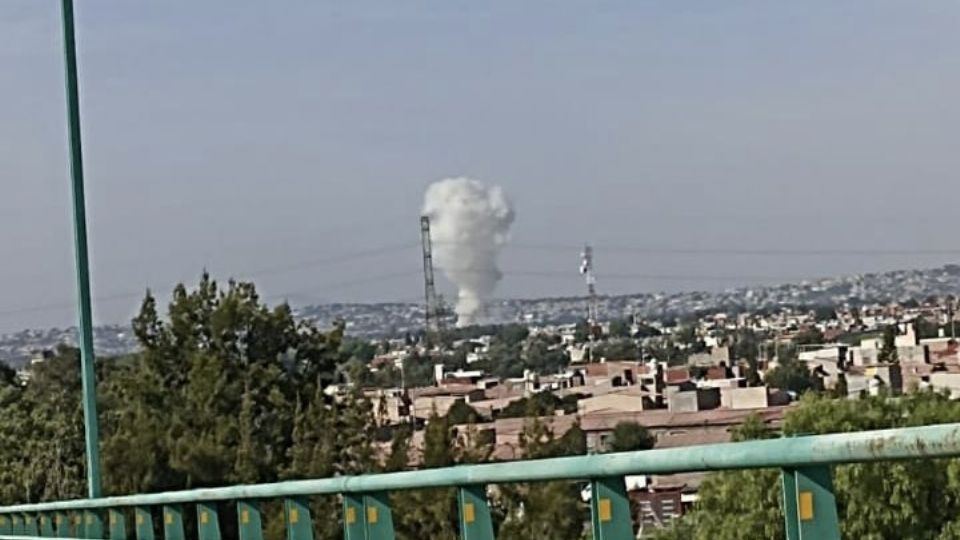 La columna de humo fue visible desde diversos puntos de la ciudad. Foto: Fernando Cruz.