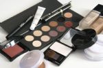 ‘Se ve fea’: La ve sin maquillaje y le pide el divorcio
