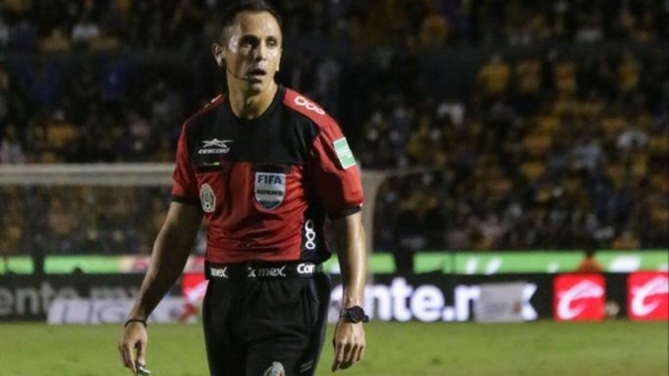 Luis Enrique Santander dirigirá el primer duelo de Cuartos de Final entre Santos Laguna y Rayados.