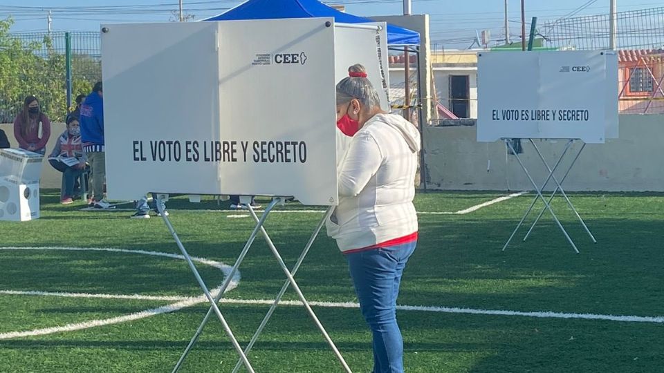 Las personas han ido a votar a su respectiva casilla. Foto: INE San Nicolás.