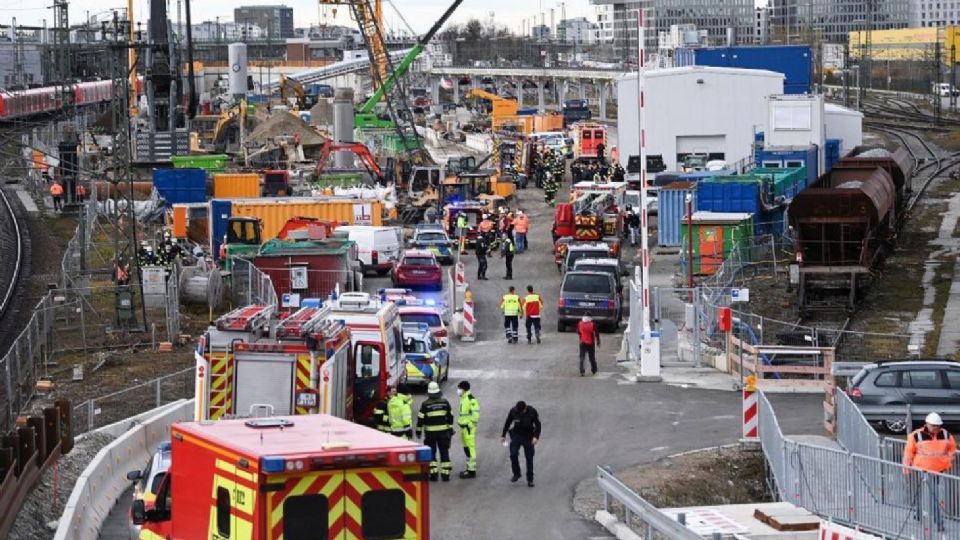 La explosión de la bomba dejó a cuatro personas heridas, informó el departamento de policía.