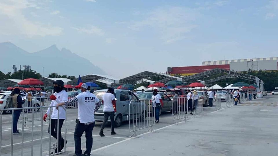 Módulo de vacunación en la ciudad de Monterrey.