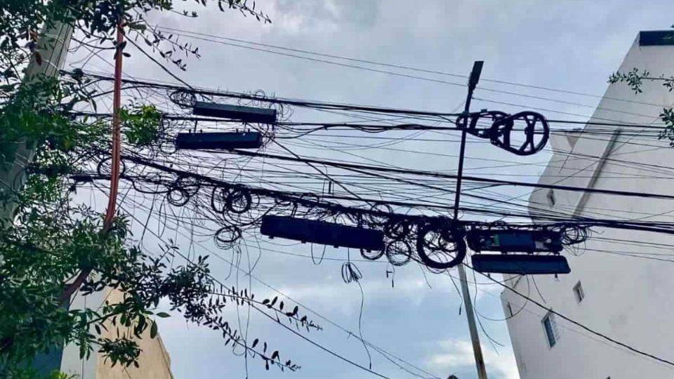 Servicios Públicos de Monterrey ha realizado el retiro de los cables en desuso.