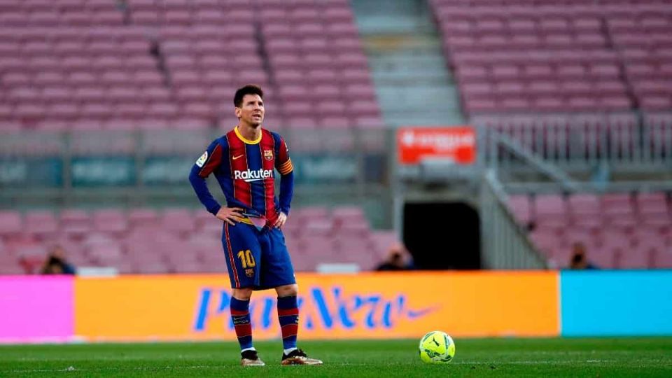 El futbolista argentino Lionel Messi dejó al Barcelona dos años atrás para marcharse al PSG libre; ahora su futuro parece lejos de París y más cerca de Cataluña