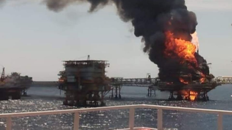 Incendio en plataforma de Pemex en Campeche. Foto: Especial