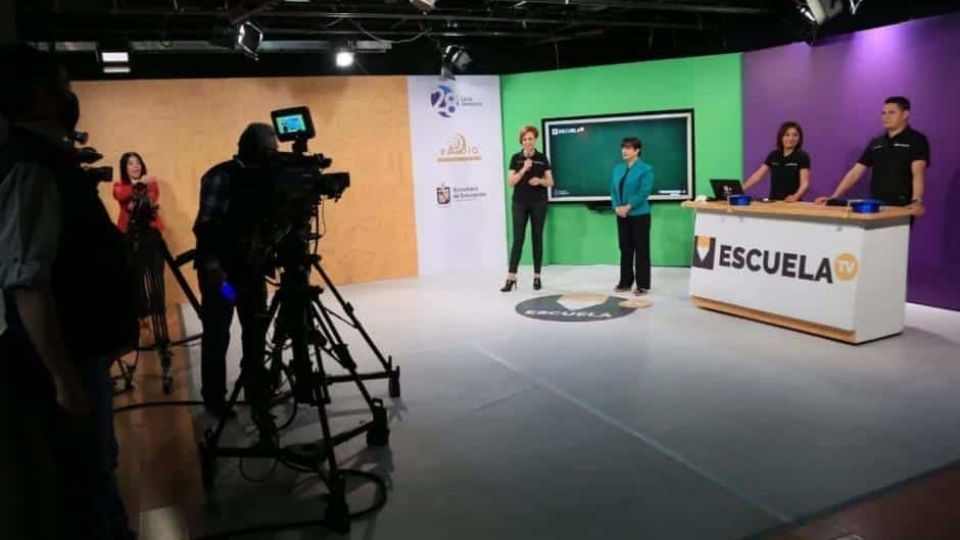 Estudio de Canal 28 TV Nuevo León durante las transmisiones de Escuela TV.