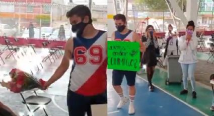 Le pide que sea su novio en módulo de vacunación y se vuelve viral en redes