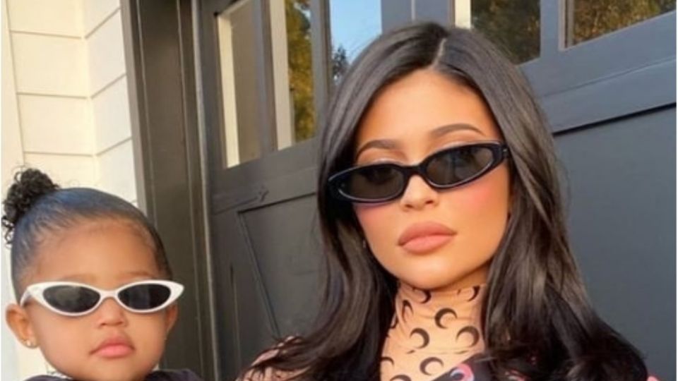 La pequeña Stormi y su mamá Kylie Jenner. Foto: Instagram Stormi