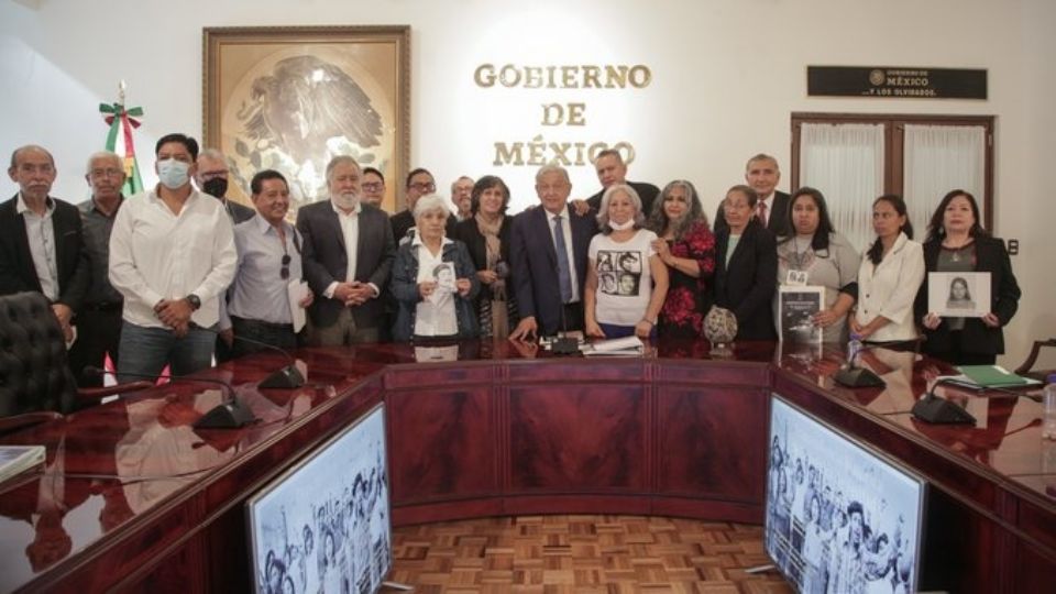 López Obrador recibió familiares y sobrevivientes de la guerra sucia. Foto: lopezobrador_