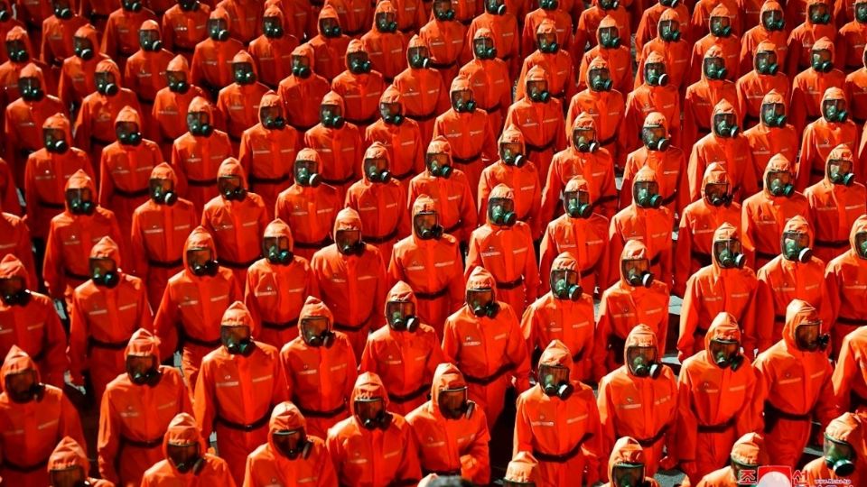 El equipo de protección presentado en desfile de Corea del Norte. Foto: EFE