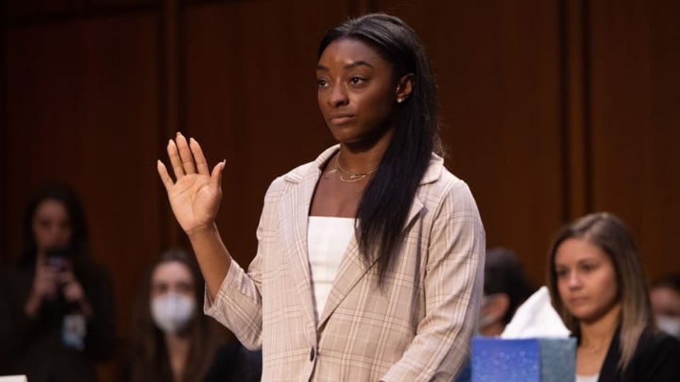 Simone Biles declarando ante el Senado de Estados Unidos.