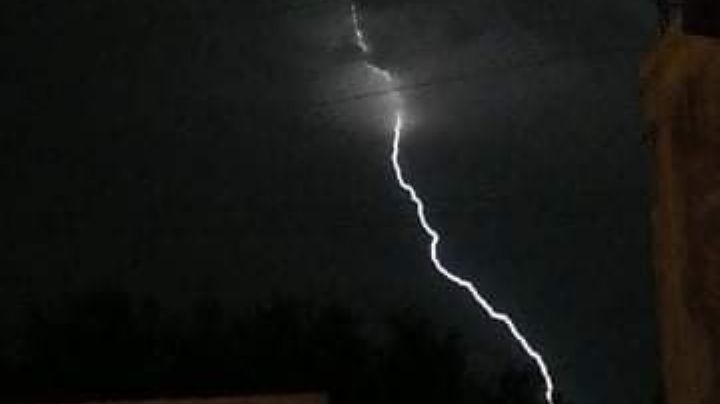 Captan rayo que cayó en Nuevo León