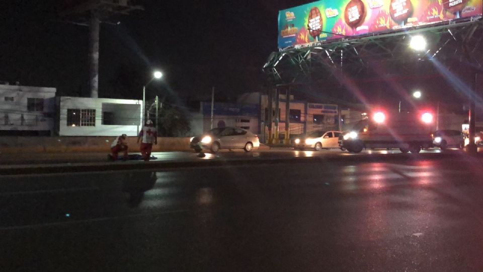 La mujer quedó muy cerca del puente peatonal. Foto: Especial