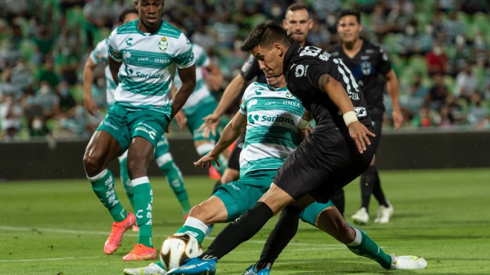 Fotografía de un partido entre Rayados y Santos en el Estadio TSM