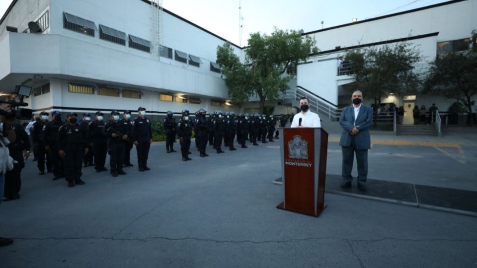 El alcalde de Monterrey, Luis Donaldo Colosio, encabezó un evento con elementos de seguridad pública. Foto: Fabricio Gallegos