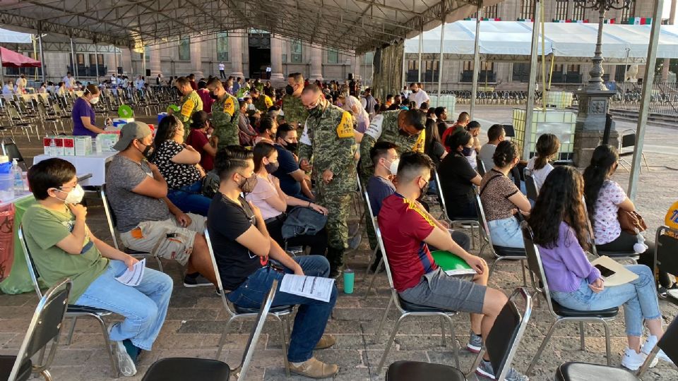 Se registró baja afluencia de jóvenes al último día de vacunación contra covid-19 en Monterrey. Foto: Fabricio Gallegos