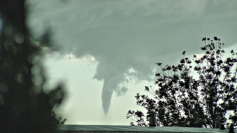 Florida es azotada por seis tornados.