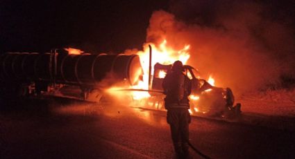 Se incendia pipa sobre la Carretera Nacional