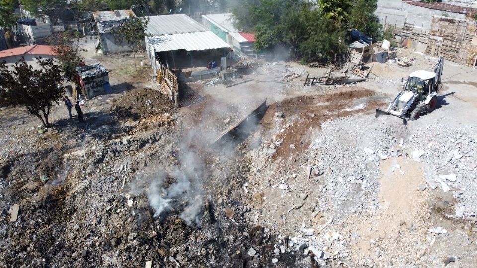 Autoridades suspendieron los tiraderos ilegales de escombro y basura en el río Pesquería.