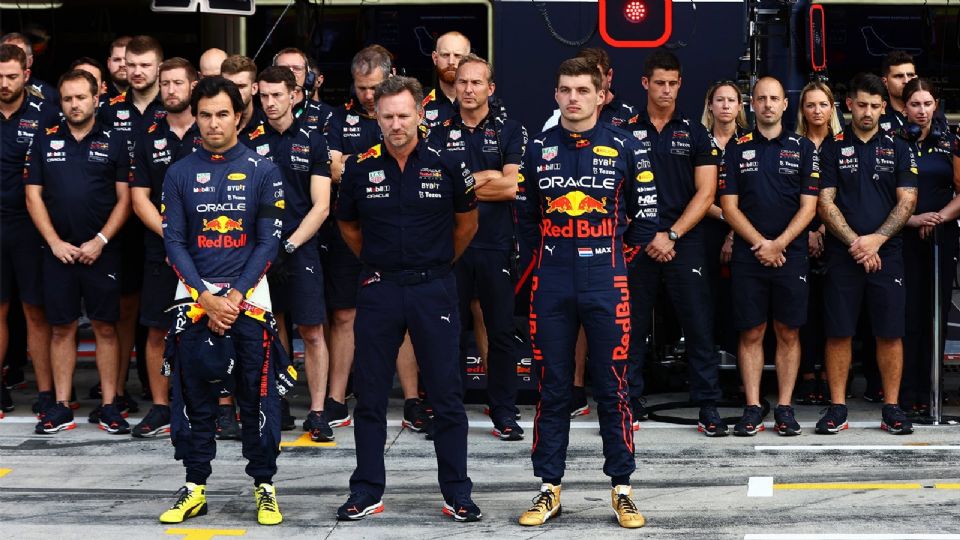 El director de Red Bull Racing, Christian Horner, junto a Sergio Pérez y Max Verstappen