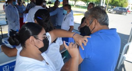 Cadereyta vacuna a su población contra la Influenza