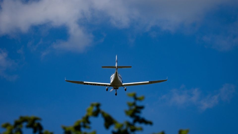 Mueren 4 personas al estrellarse una avióneta en la costa oeste de Florida
