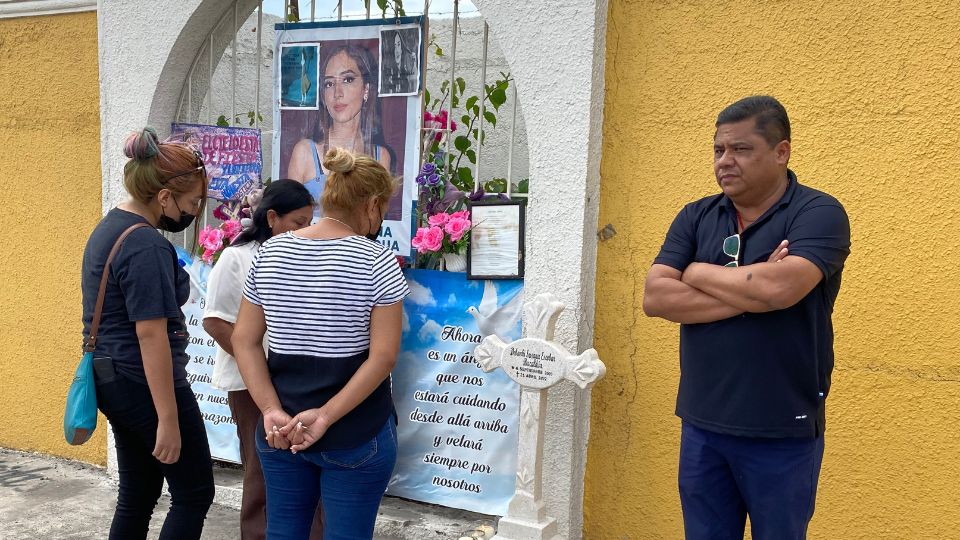 'De alguna manera mi esposa y yo venimos a sentar un precedente ahorita con esta cruz', explicó el padre de Debanhi.