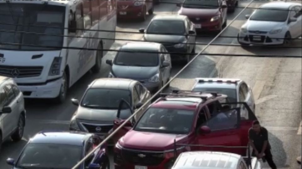 El momento en que los hombres armados atacaron a policías de San Nicolás. Foto: Cortesía