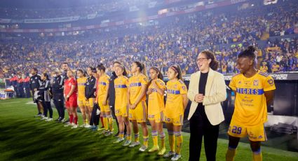 Jugadoras de Tigres Femenil se rinden ante Carmelina Moscato