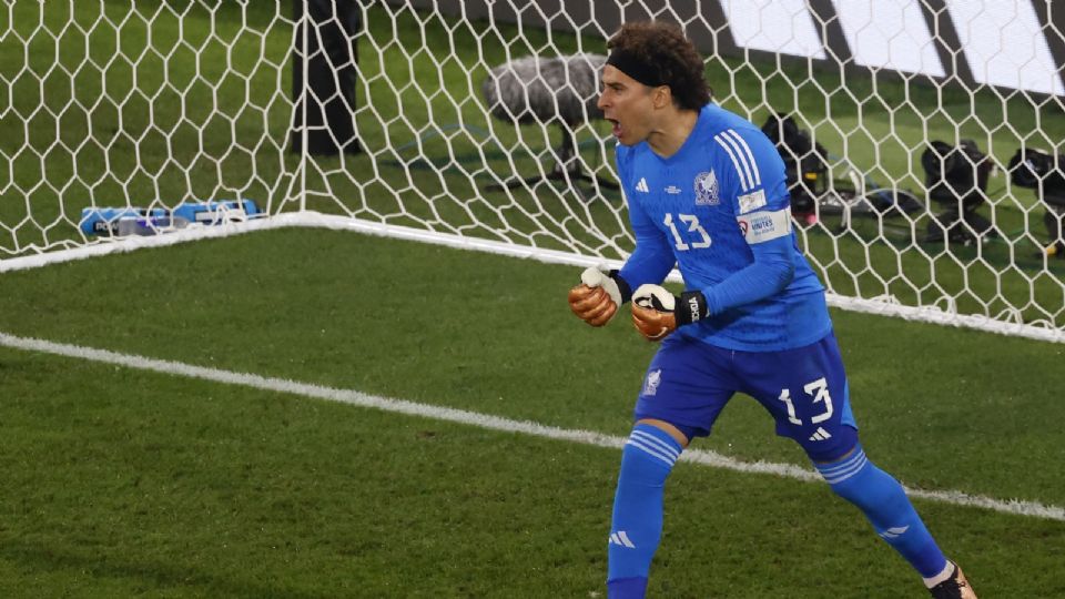 Guillermo Ochoa en el partido entre México y Polonia del Mundial.