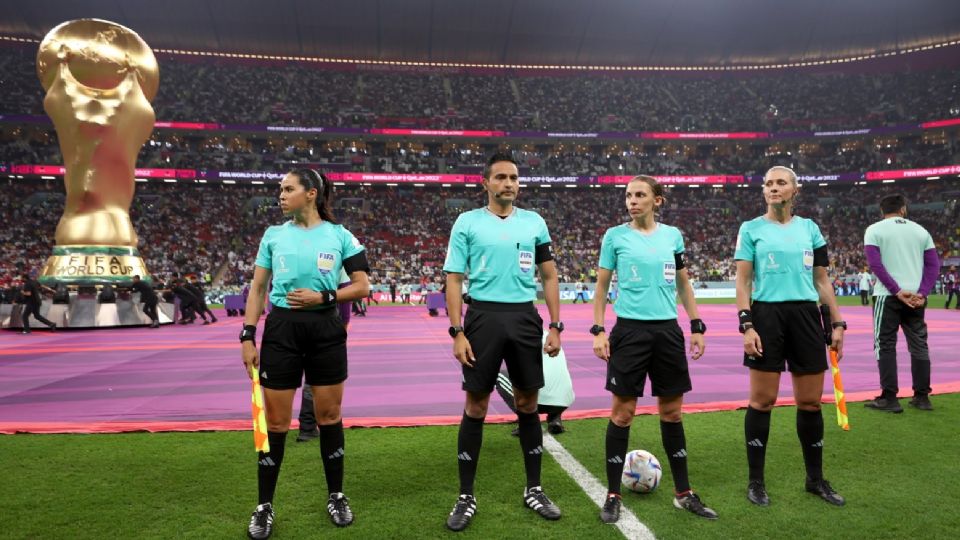 Por primera vez en la historia tres mujeres dirigen un partido de Mundial varonil