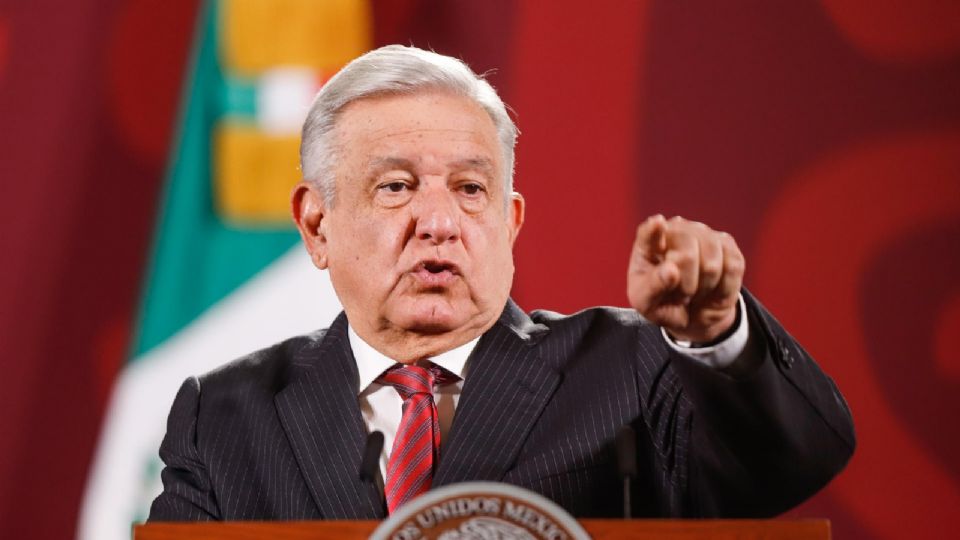 El presidente de México, Andrés Manuel López Obrador, habla durante una rueda de prensa en el Palacio Nacional, en Ciudad de México. EFE/ Isaac Esquivel