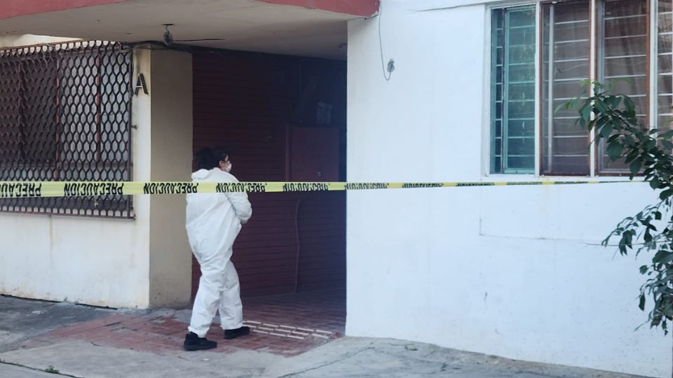 Personal del Servicio Médico Forense en la zona del hallazgo del cuerpo. Foto: Alan Elí Pérez / ABC Noticias