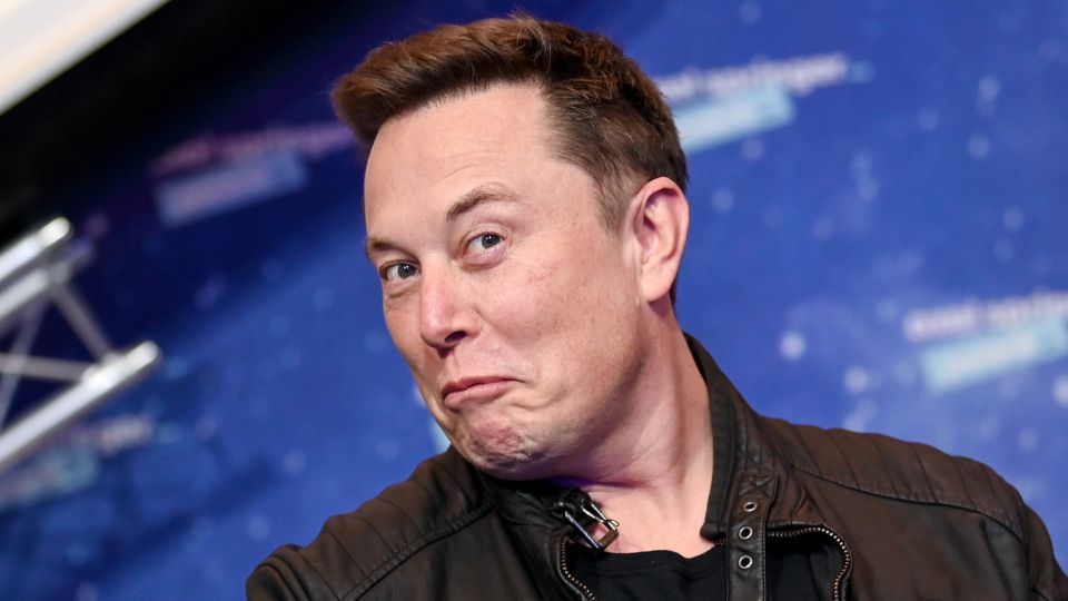 Elon Musk buscaría lanzar empresa de inteligencia artificial y competir con ChatGPT