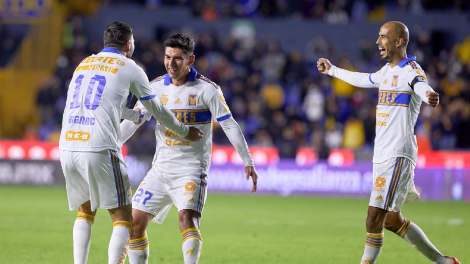 Jesús Angulo celebrando su gol ante Atlas.