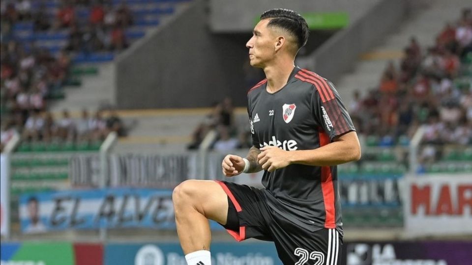 Matías Kranevitter en calentamiento con River Plate.