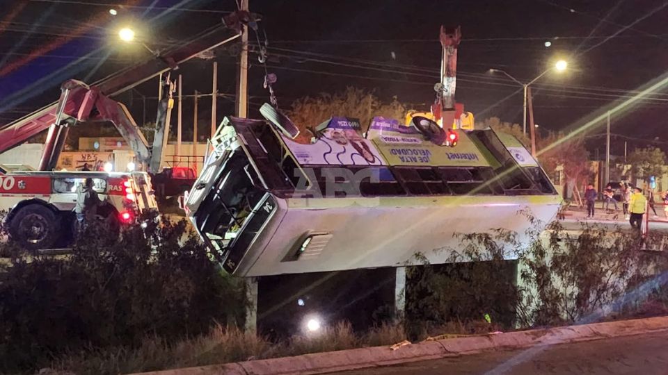 Ruta 13 cayó en un canalón en Escobedo. | Foto: Alan Elí Pérez / ABC Noticias.