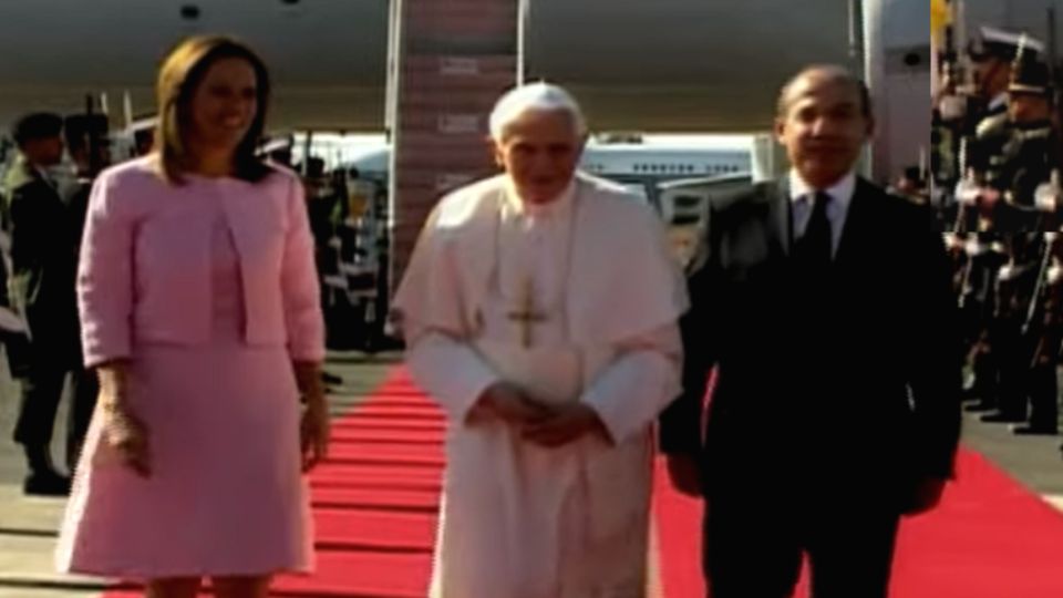 Margarita Zavala, el Benedicto XVI y Felipe Calderón. Foto: CEPROPIE / Archivo