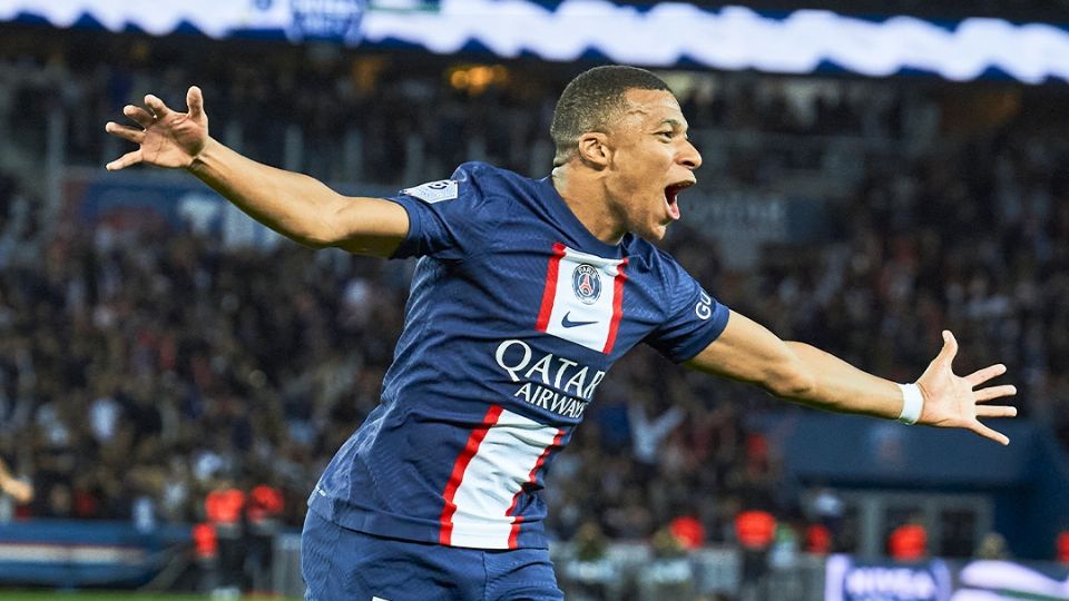 Kylian Mbappé tiene el sueldo más alto de la Ligue 1 y uno de los más elevados del mundo, casi duplicando los de sus compañeros Lionel Messi y Neymar