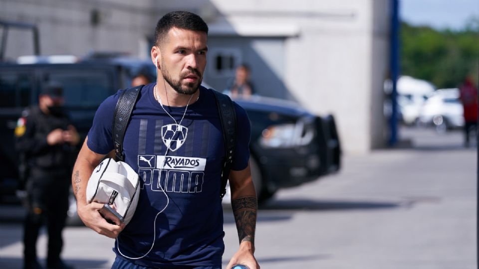 Celso Ortiz llegando al Estadio BBVA.