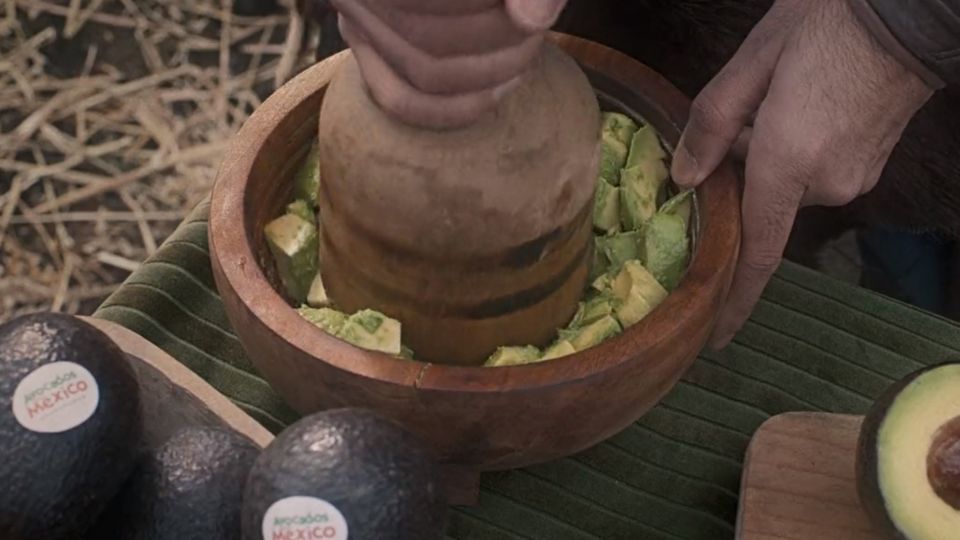 Aguacate siendo molido en el comercial.