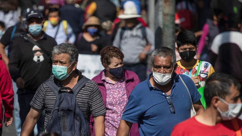 Personas caminando por la ciudad. |