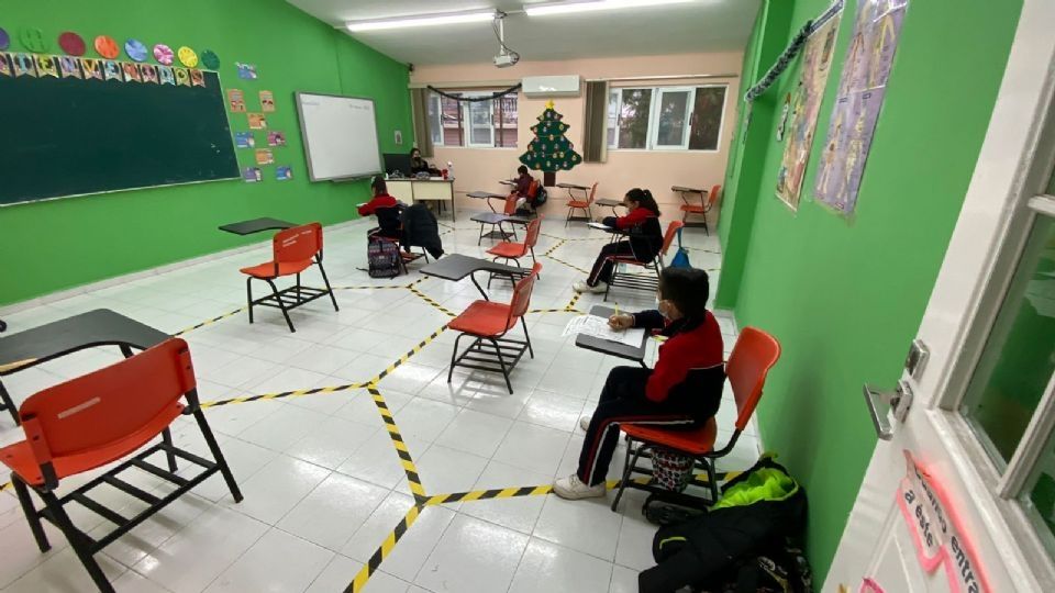 Alumnos podrán seguir con clases a la distancia en Nuevo León.