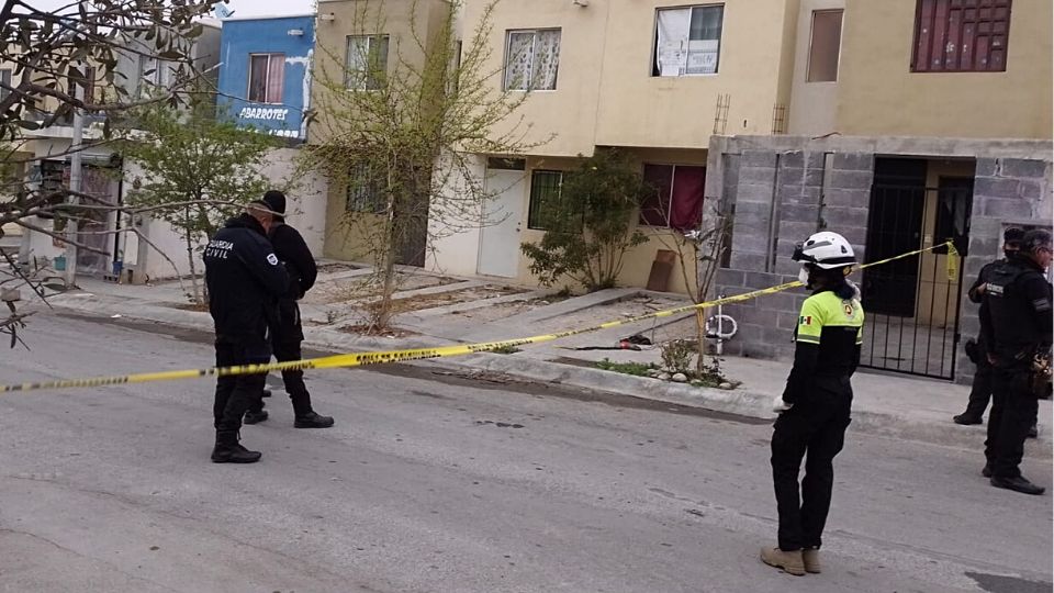 Autoridades acordonan la zona donde ocurrió el homicidio en García. Foto: Cortesía