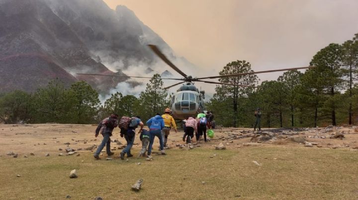 Estado comenzaría hoy el bombardeo de nubes para apagar incendio en Santiago