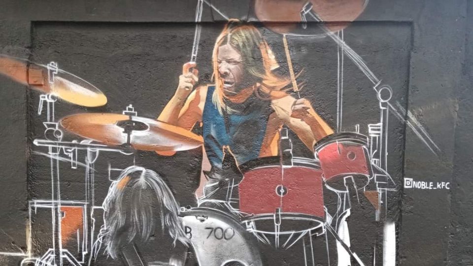 Mural en honor a Taylor Hawkins. Foto: @FooFightersMXOF.