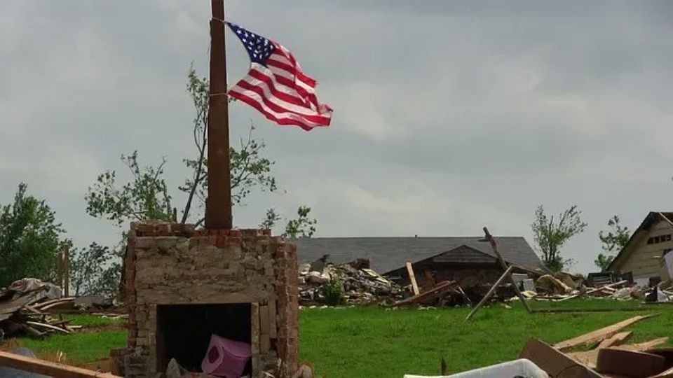 Las autoridades de Kansas City siguen cuantificando los daños ocasionados por el tornado.